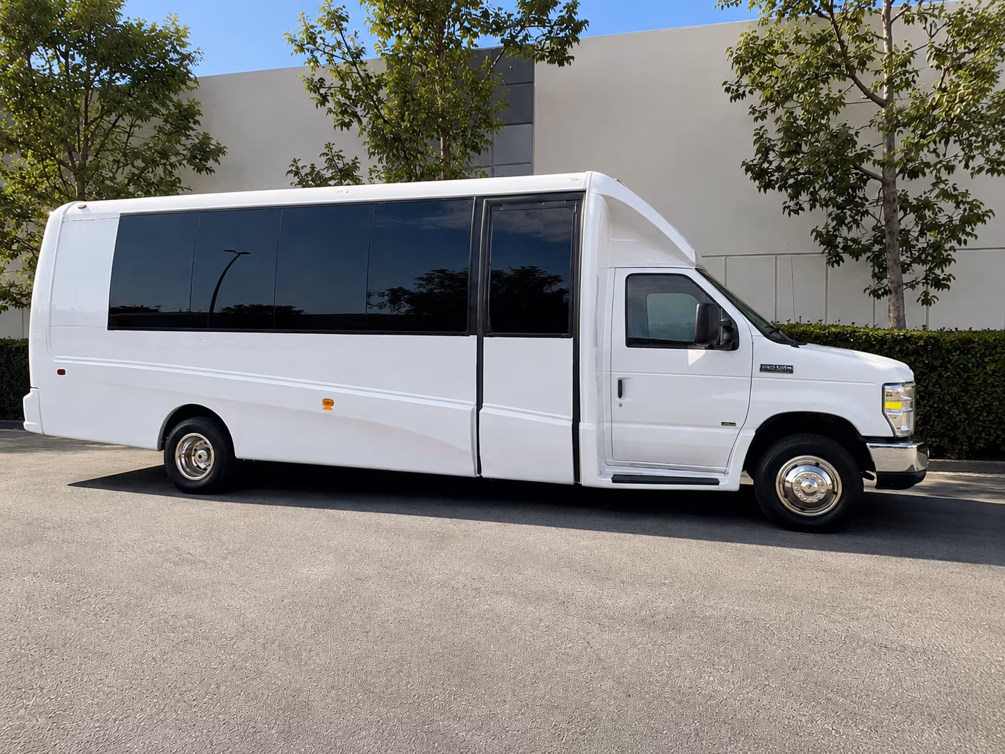 the canyon road to rancho las lomas picks the bus for you